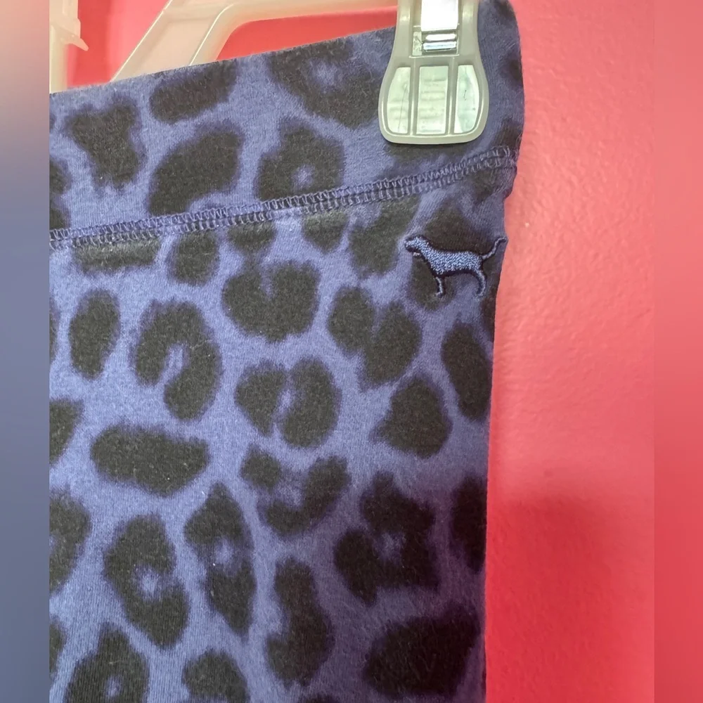 PINK Victoria's Secret Blue Leopard Leggings - Picture 3 of 3